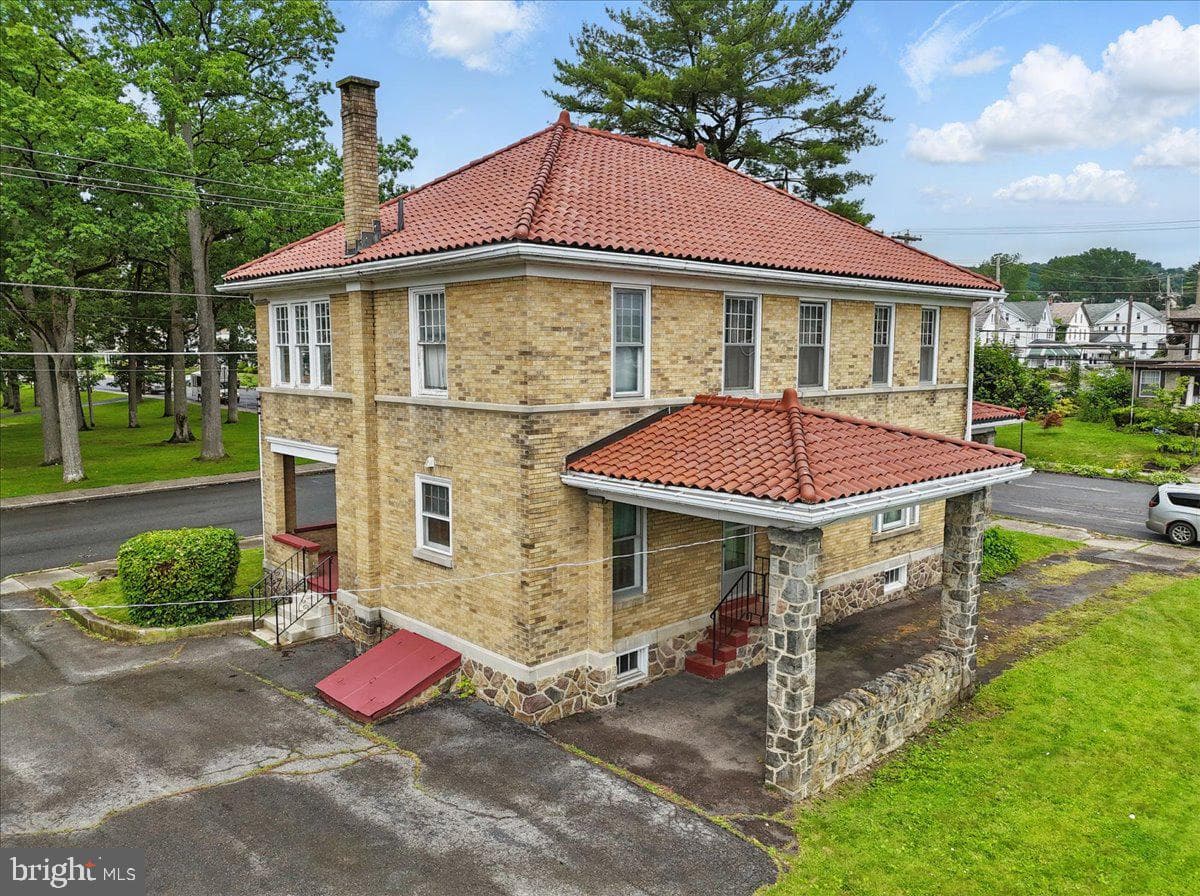 639 Iron Street photo 35