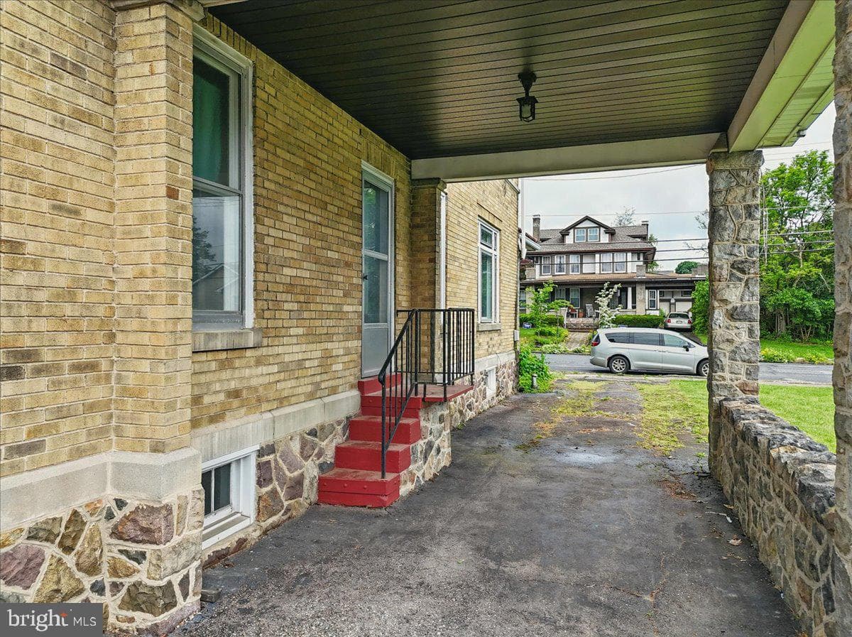 639 Iron Street photo 36
