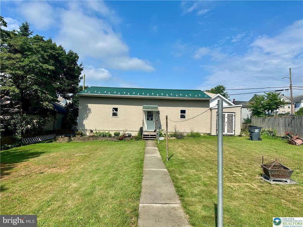 218 N 3rd Street photo 3