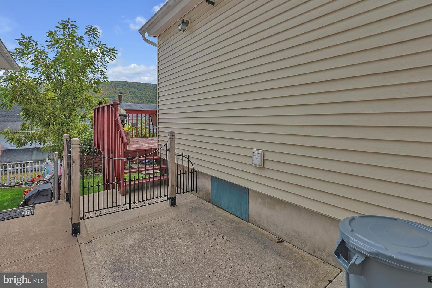 431 Center Avenue photo 25