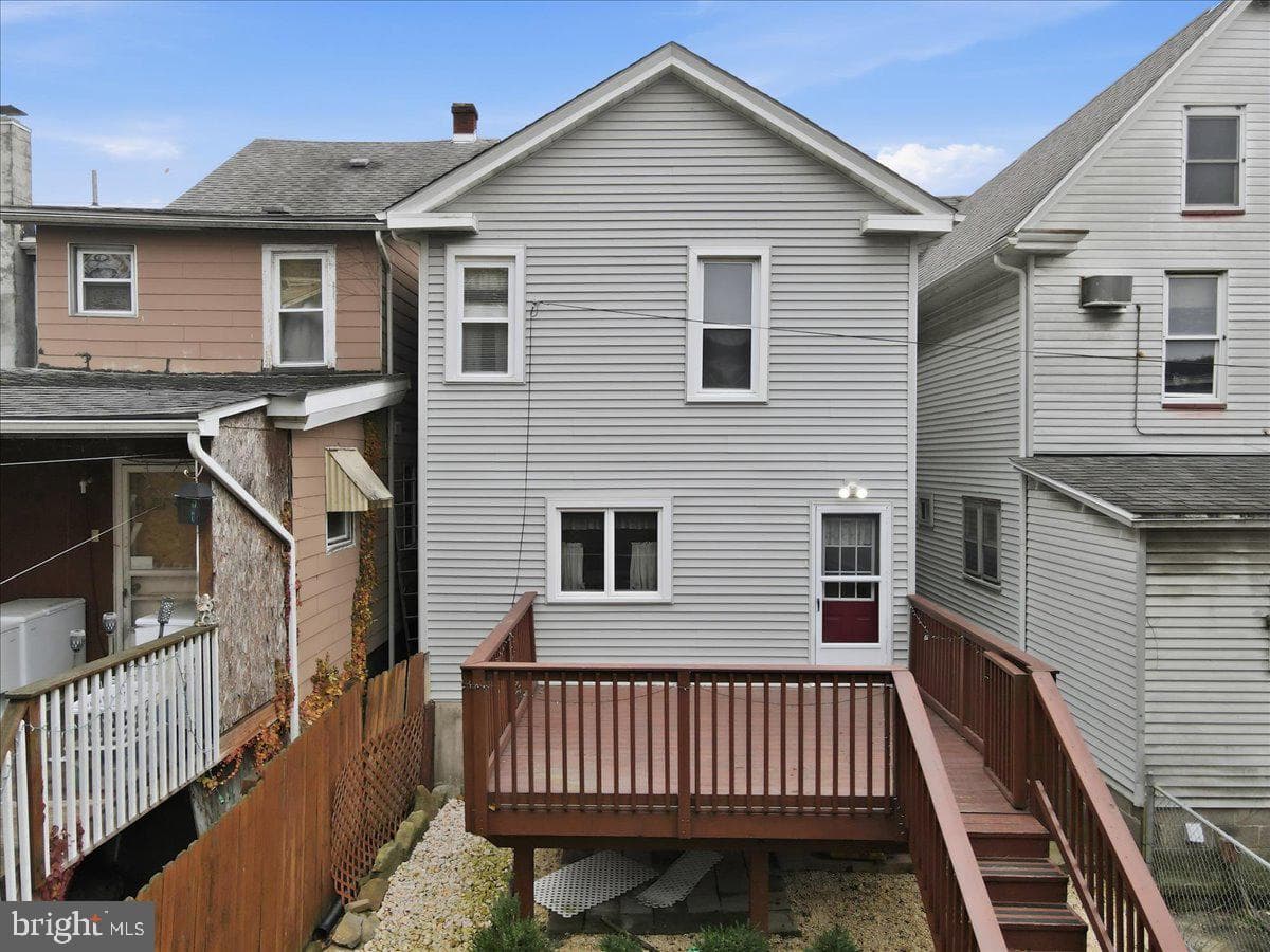 239 W Bertsch Street photo 61