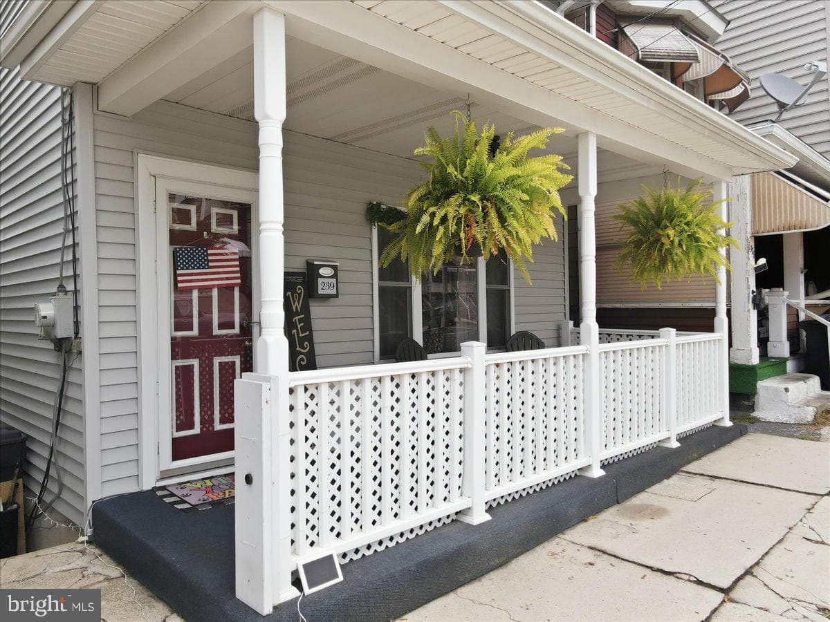 239 W Bertsch Street photo 7