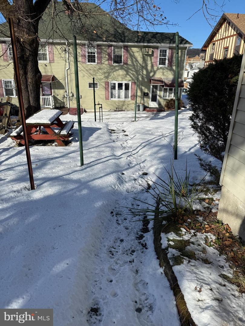 108 W Bertsch Street photo 4