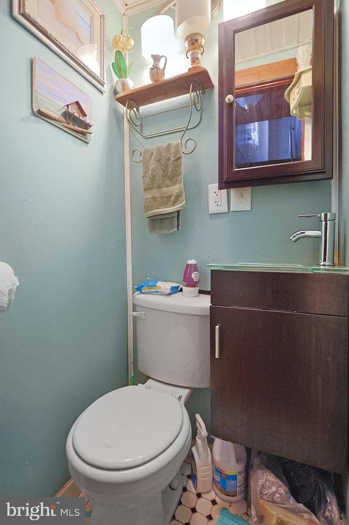 310 W Ludlow Street photo 17