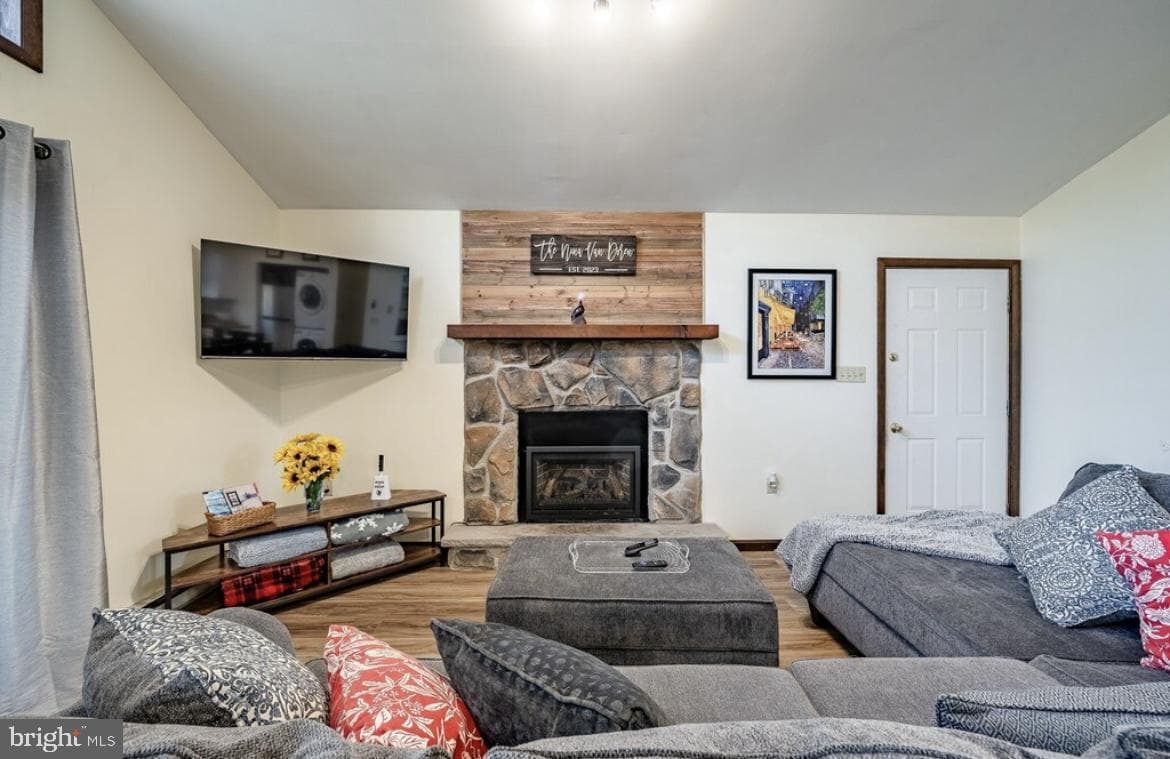 17 Van Doren Mews photo 6