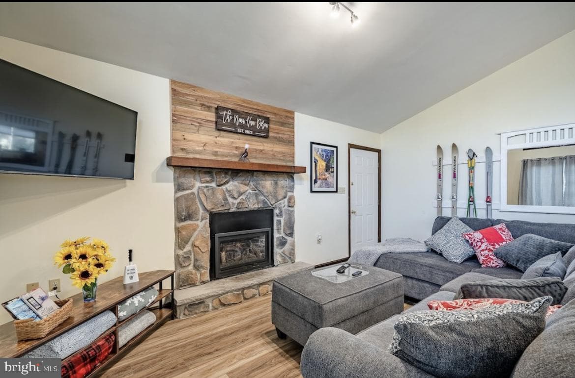 17 Van Doren Mews photo 8