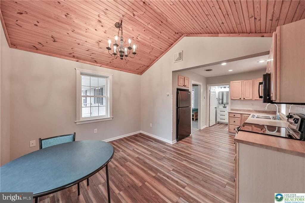 370 W White Bear Drive photo 21