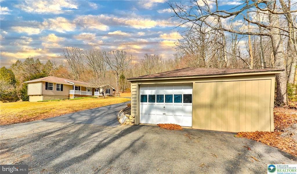 370 W White Bear Drive photo 4