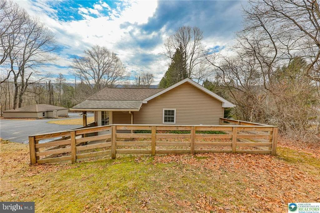 370 W White Bear Drive photo 5