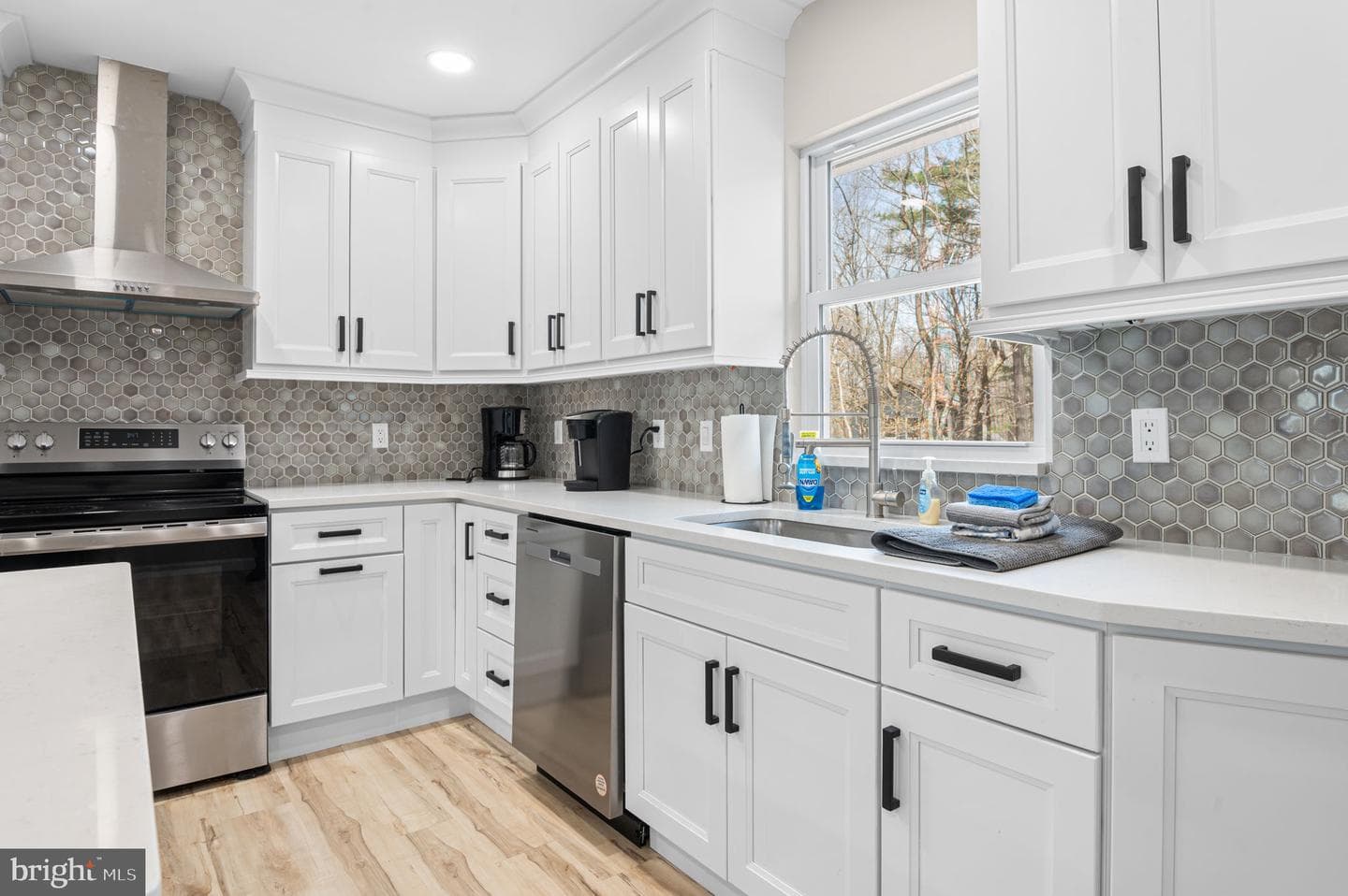 70 Pineknoll Drive photo 8