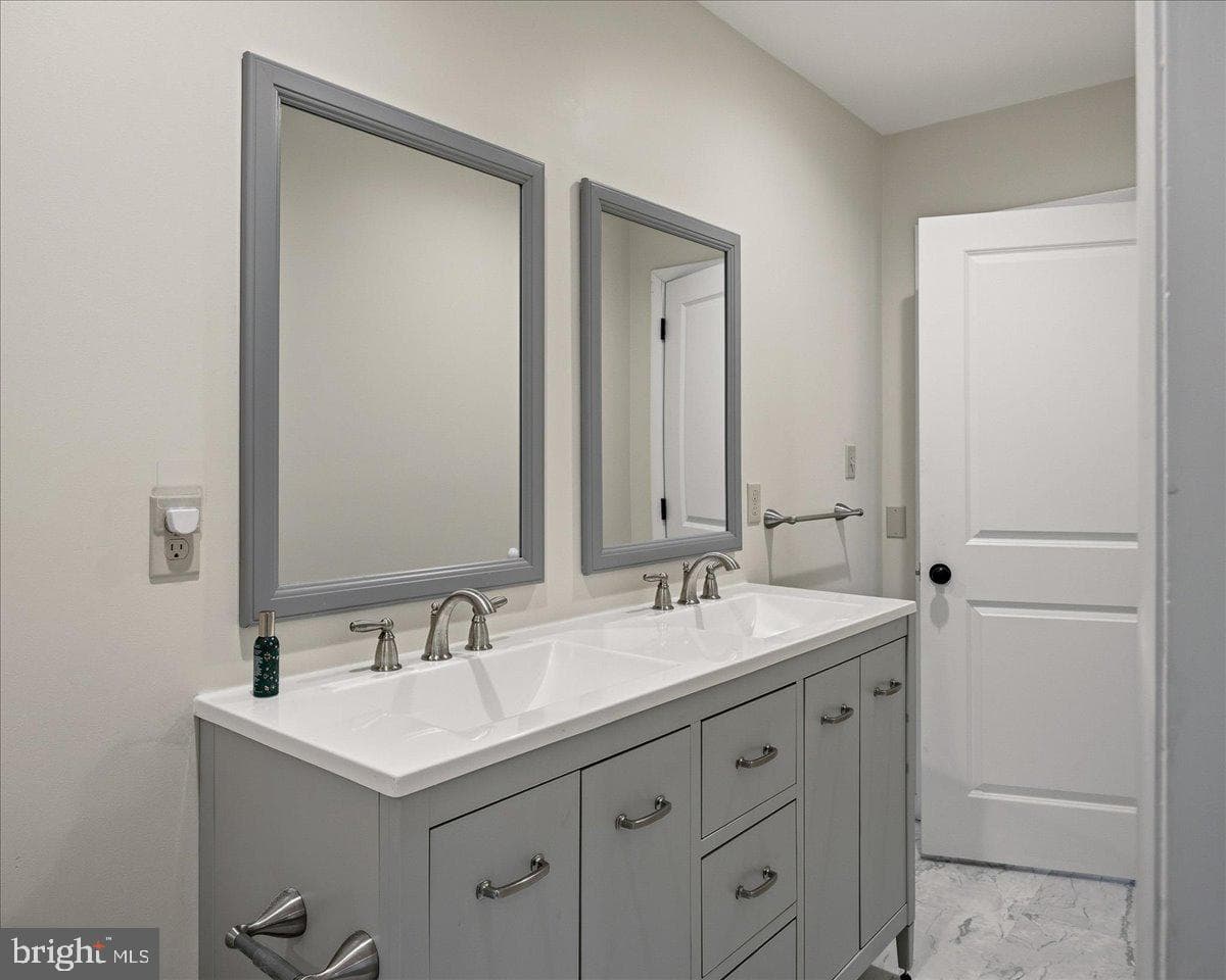67 Spencer Lane photo 19