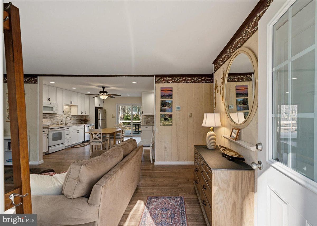 67 Spencer Lane photo 4
