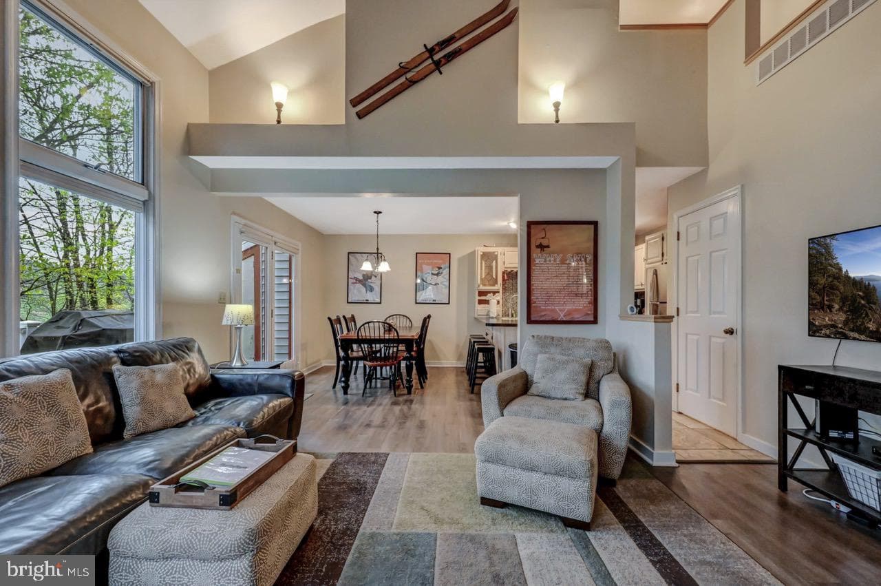 52 Laurelwoods Drive photo 4