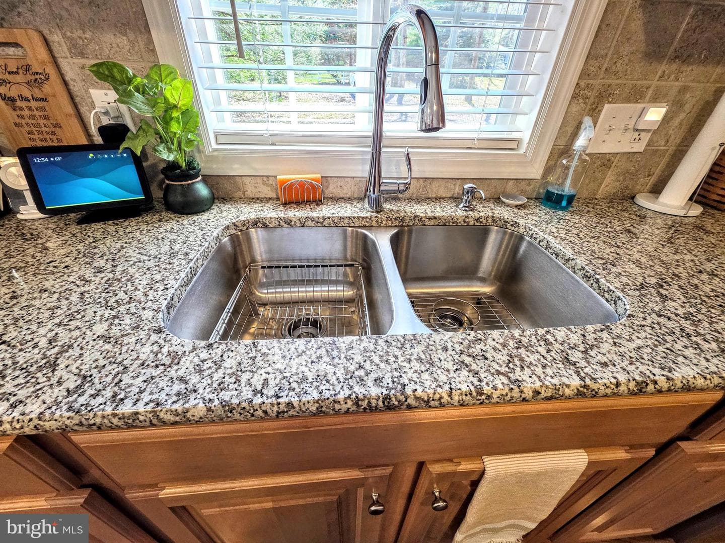 105 White Oak Drive photo 4