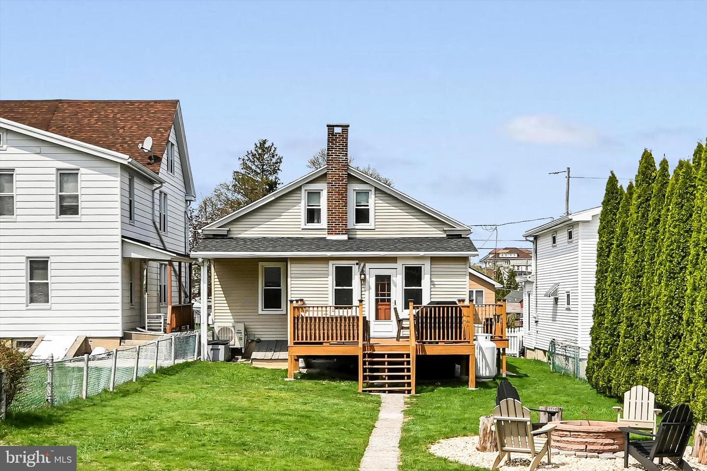 137 E Walter Street photo 32