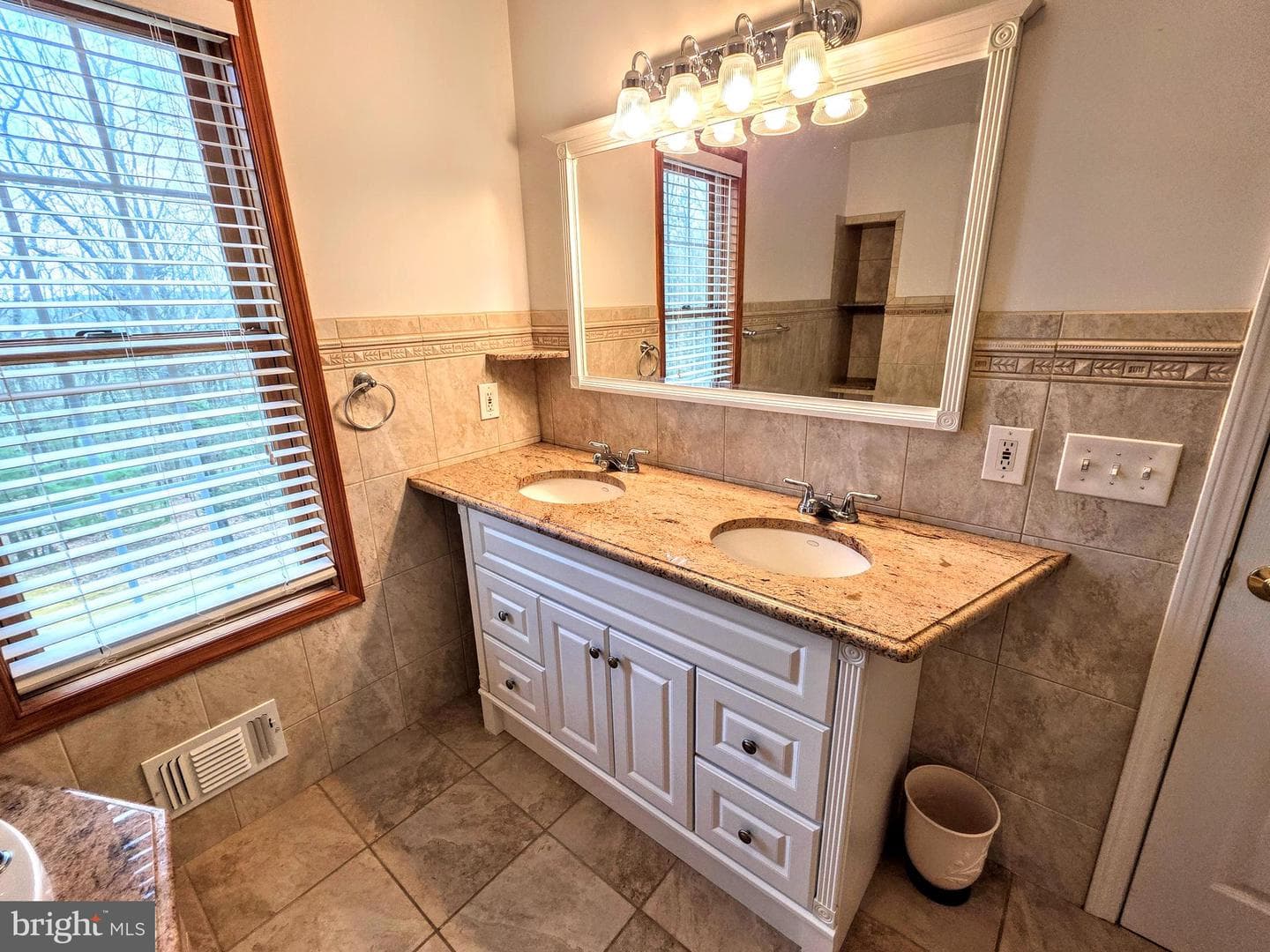 465 Green Street photo 25