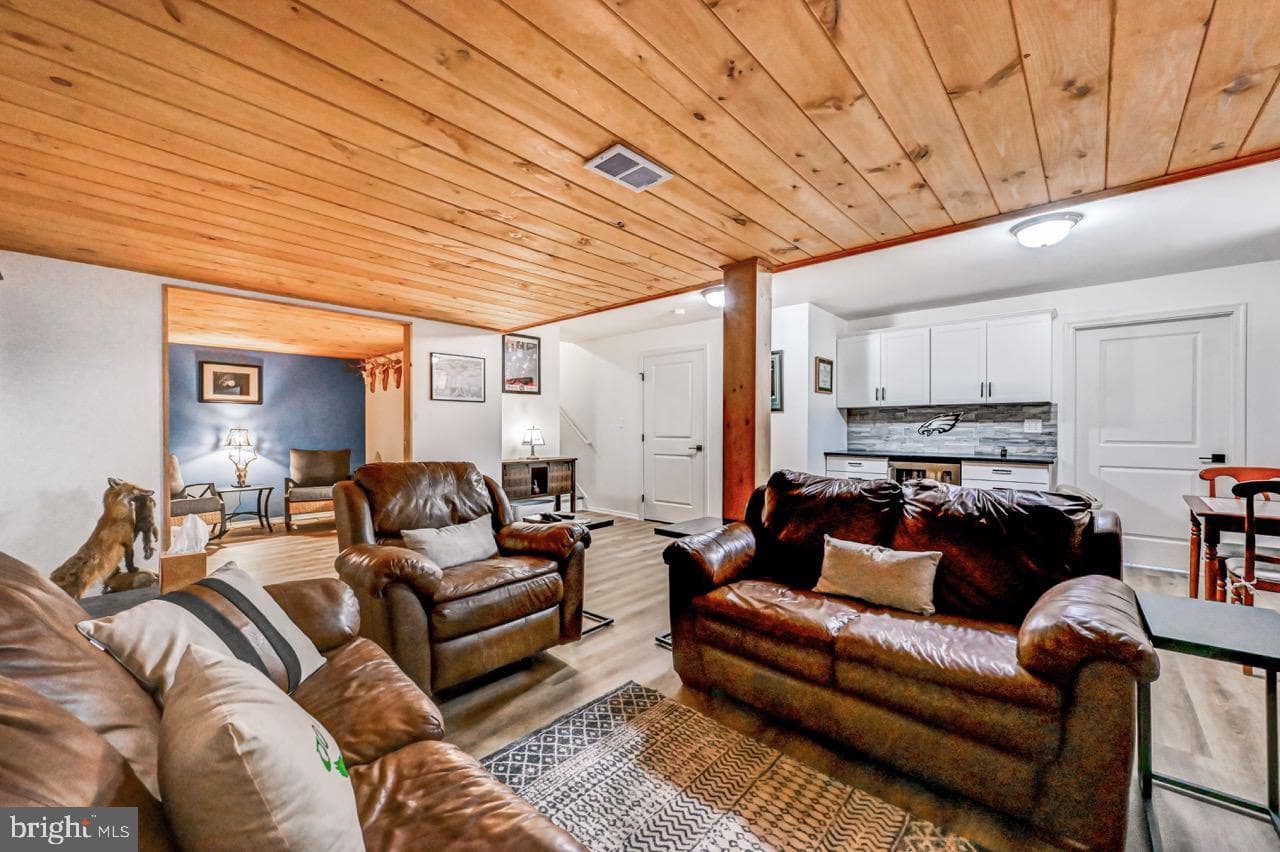642 W Oak Lane photo 40