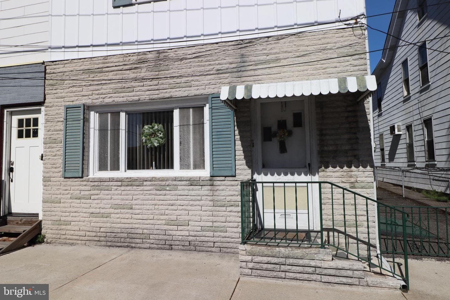 17 Center Street photo 3