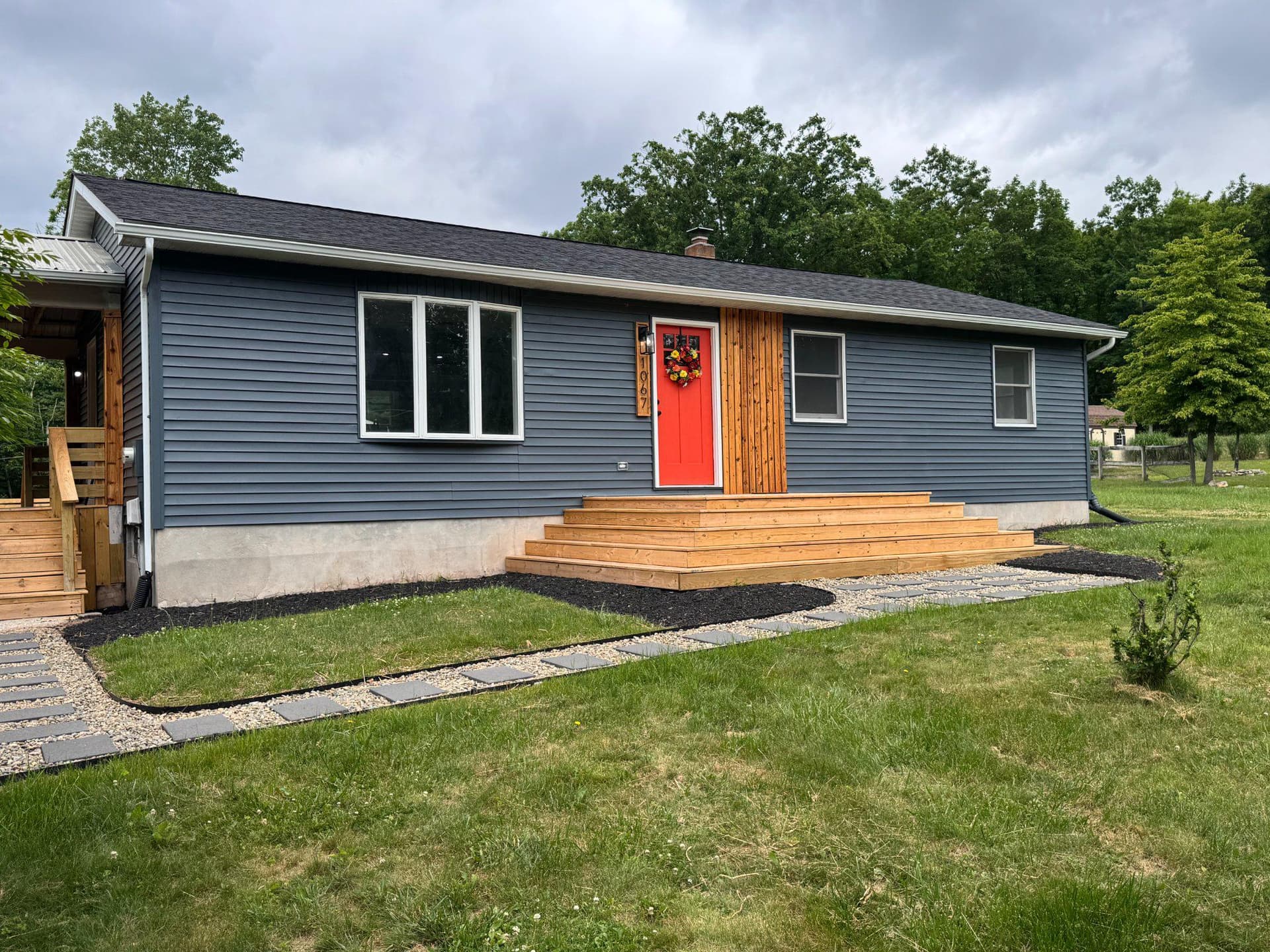 1067 Broadview Drive photo 3