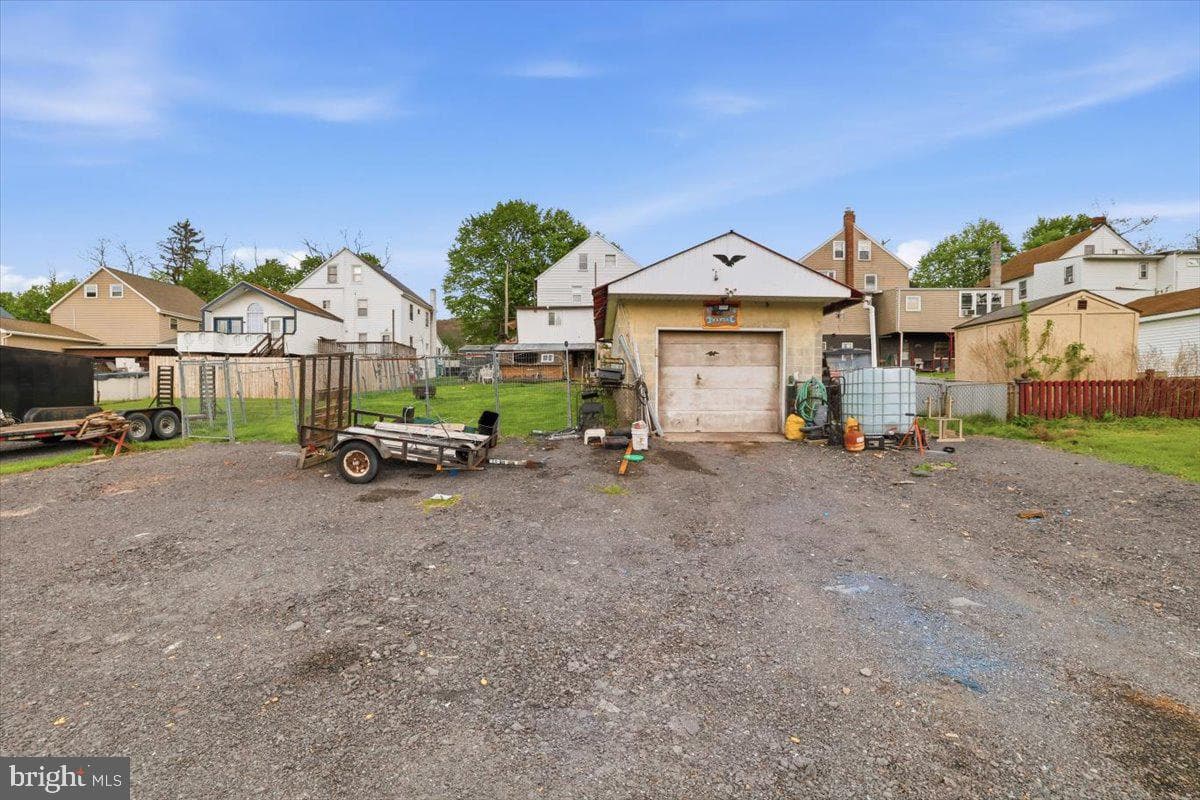831- 833 E Ridge Street photo 46