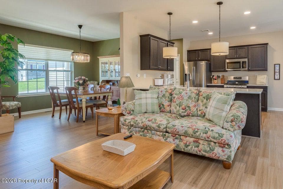 309 Golden Oaks Drive photo 5