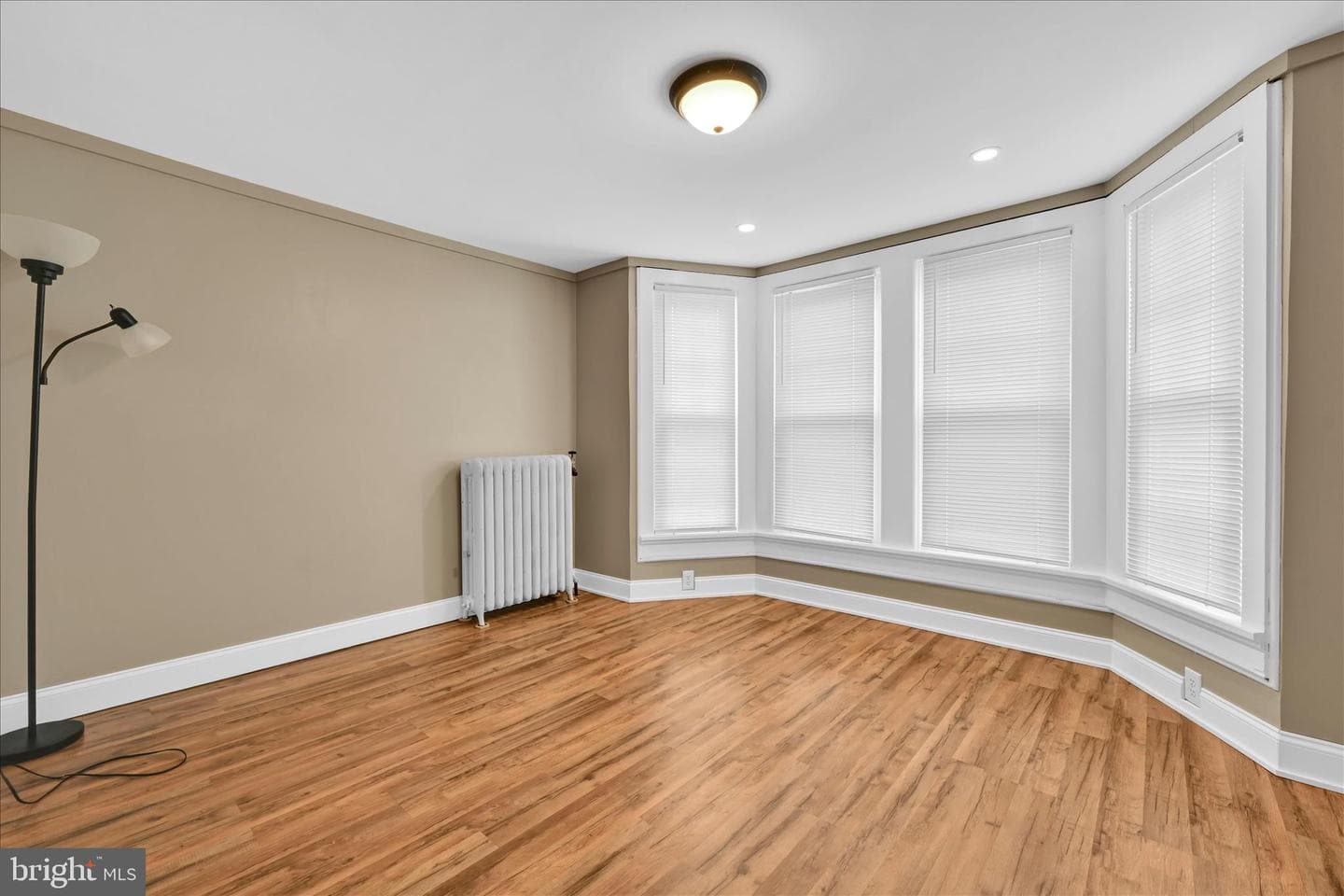 319 W Ridge Street photo 16