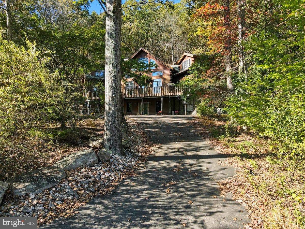 493 Lake Dr photo 9