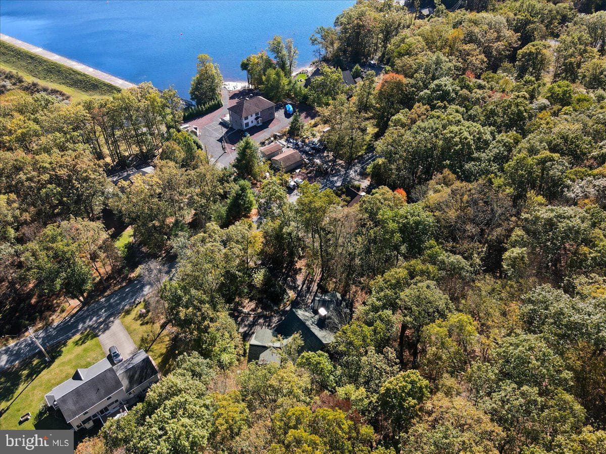 493 Lake Dr photo 95
