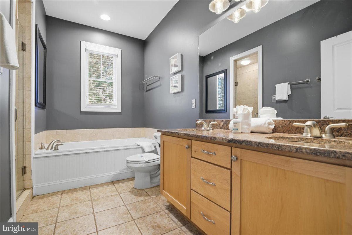 6 Fieldstone Court photo 28