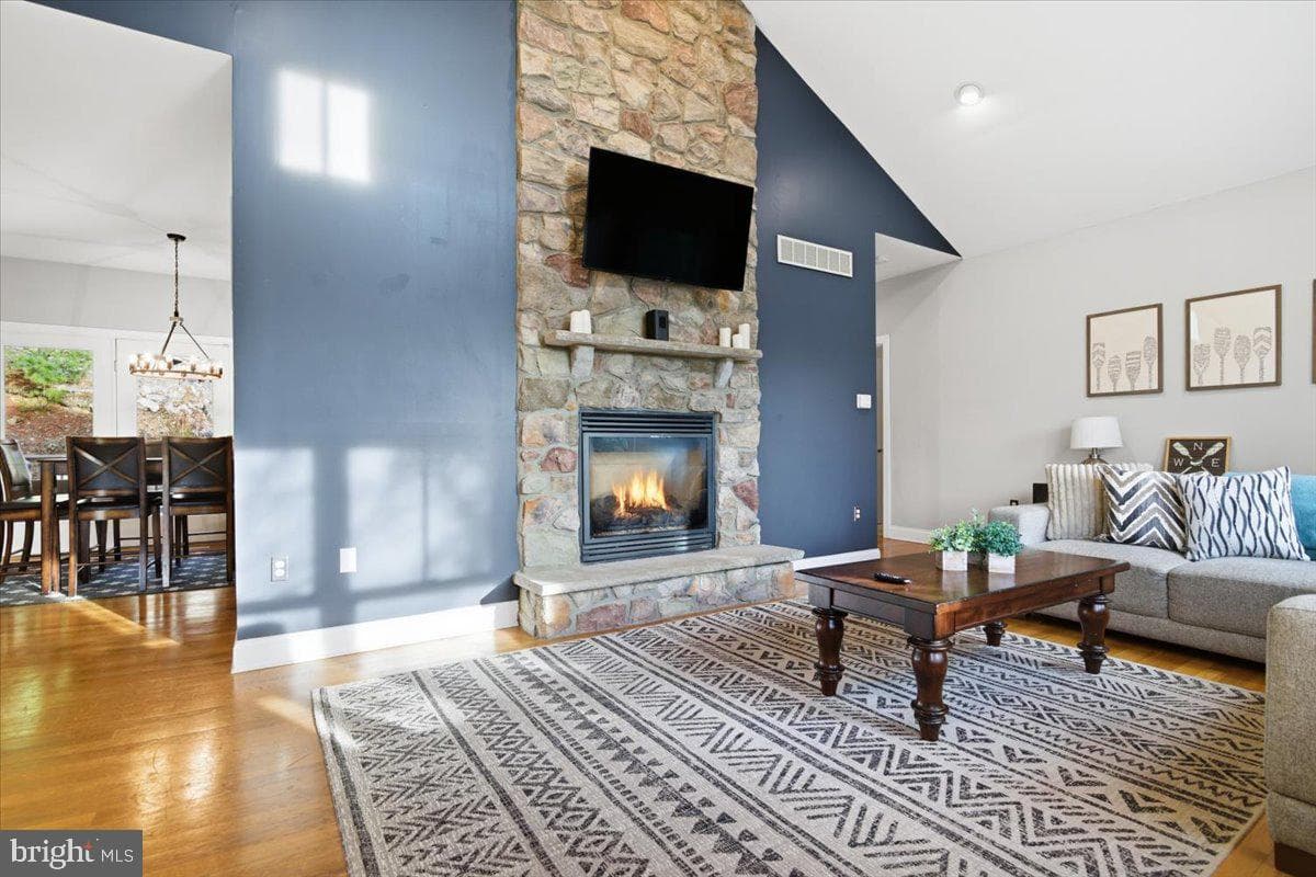 6 Fieldstone Court photo 9