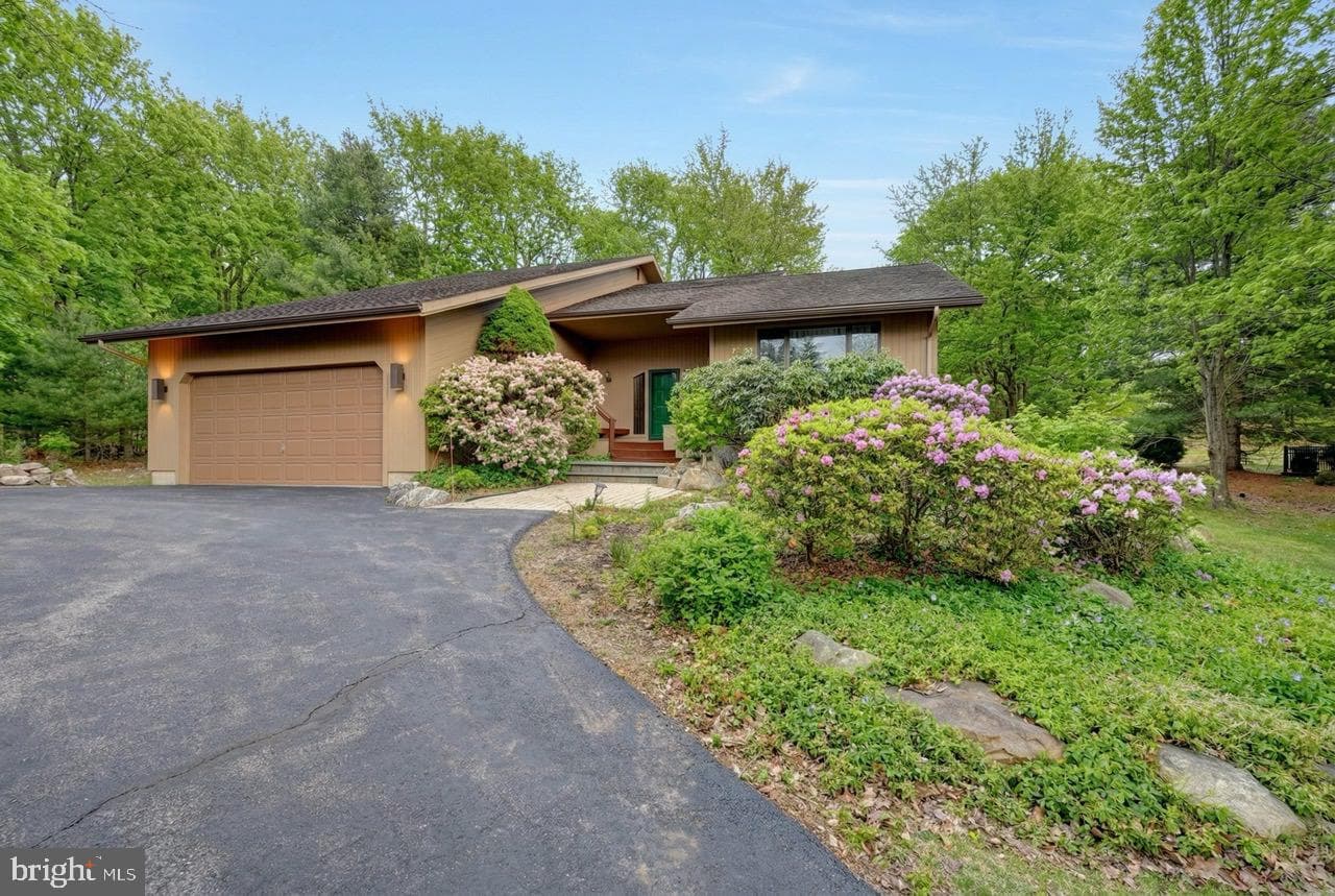 96 Wolf Road photo 2