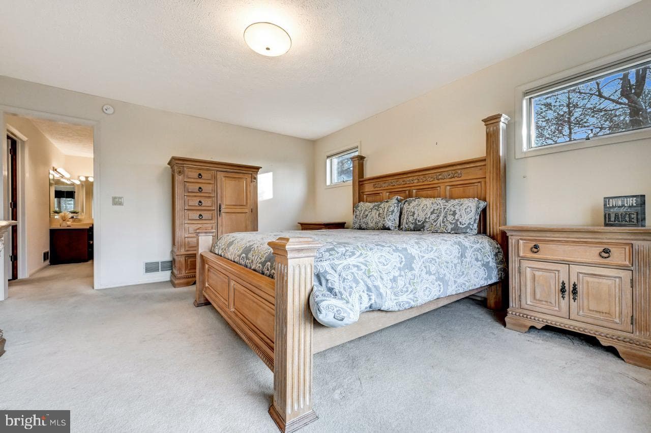 96 Wolf Road photo 39