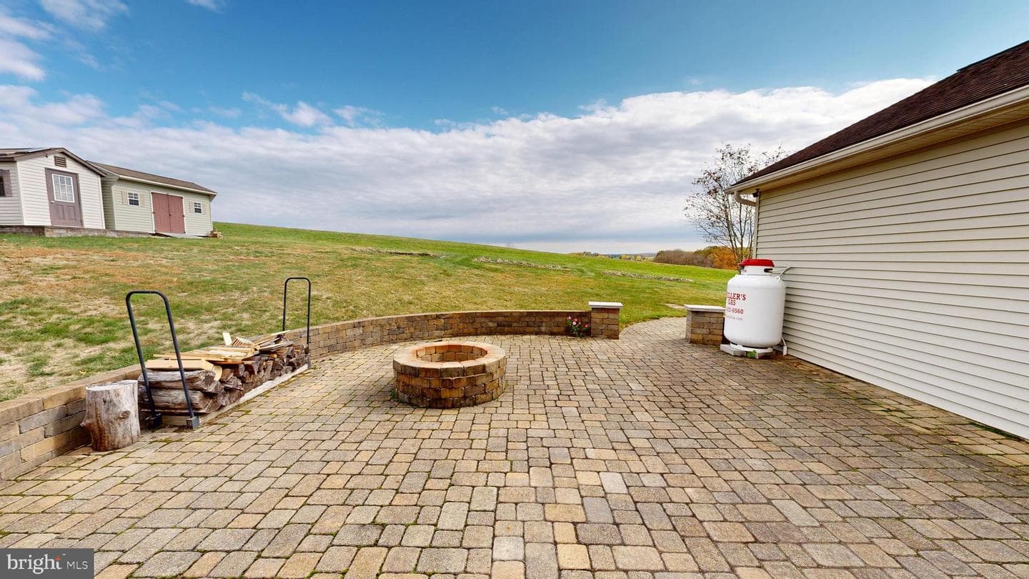 129 Erickson Drive photo 37