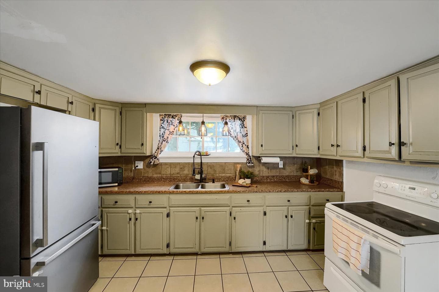 315 Laura Street photo 11