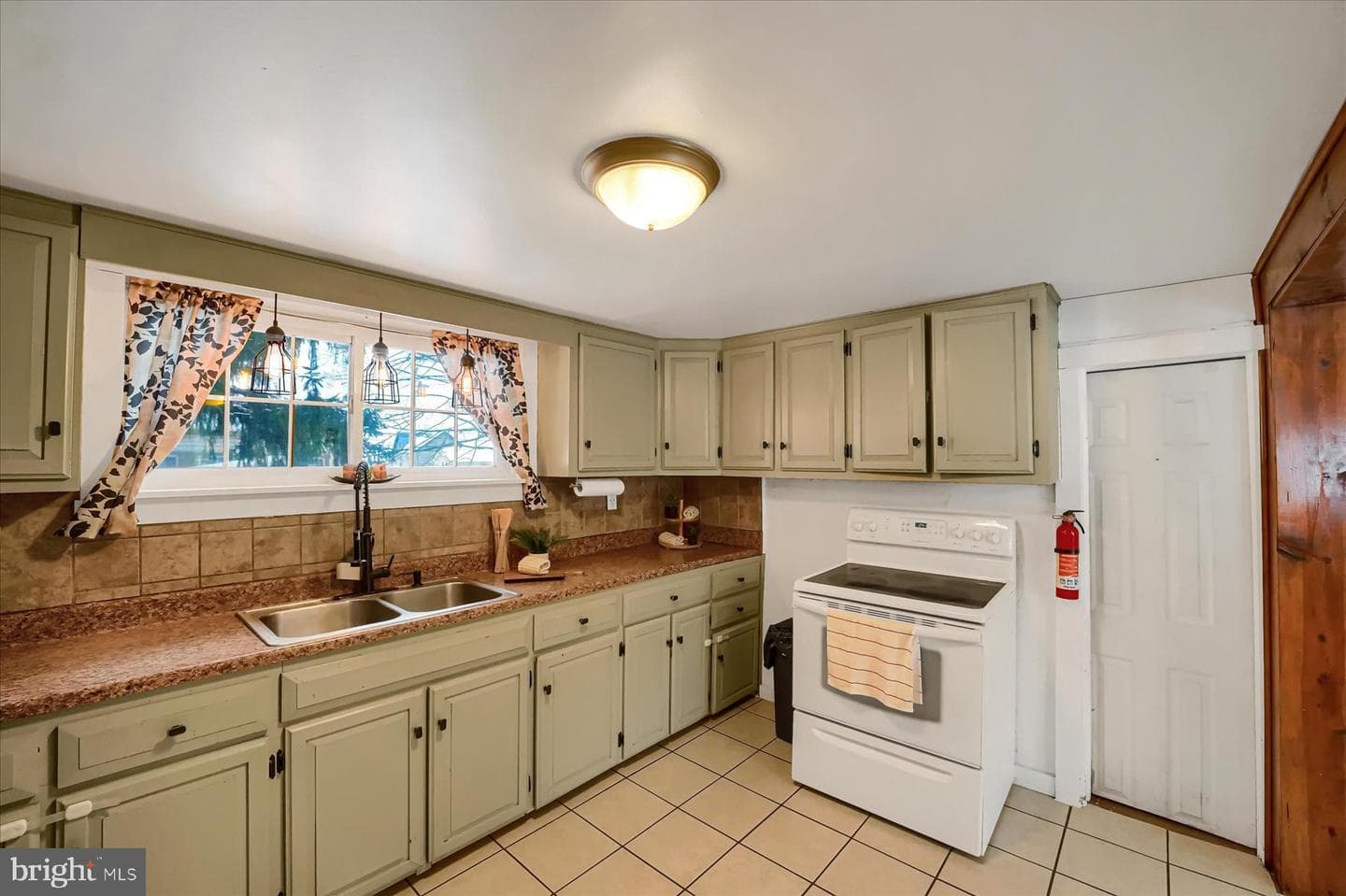 315 Laura Street photo 12