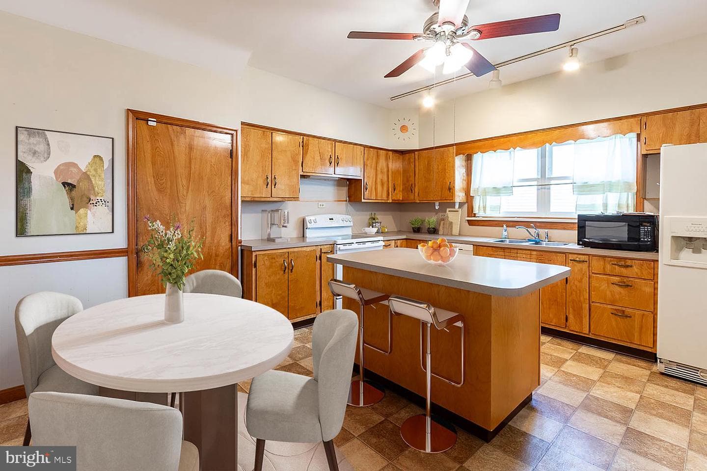 219 Elizabeth Street photo 10