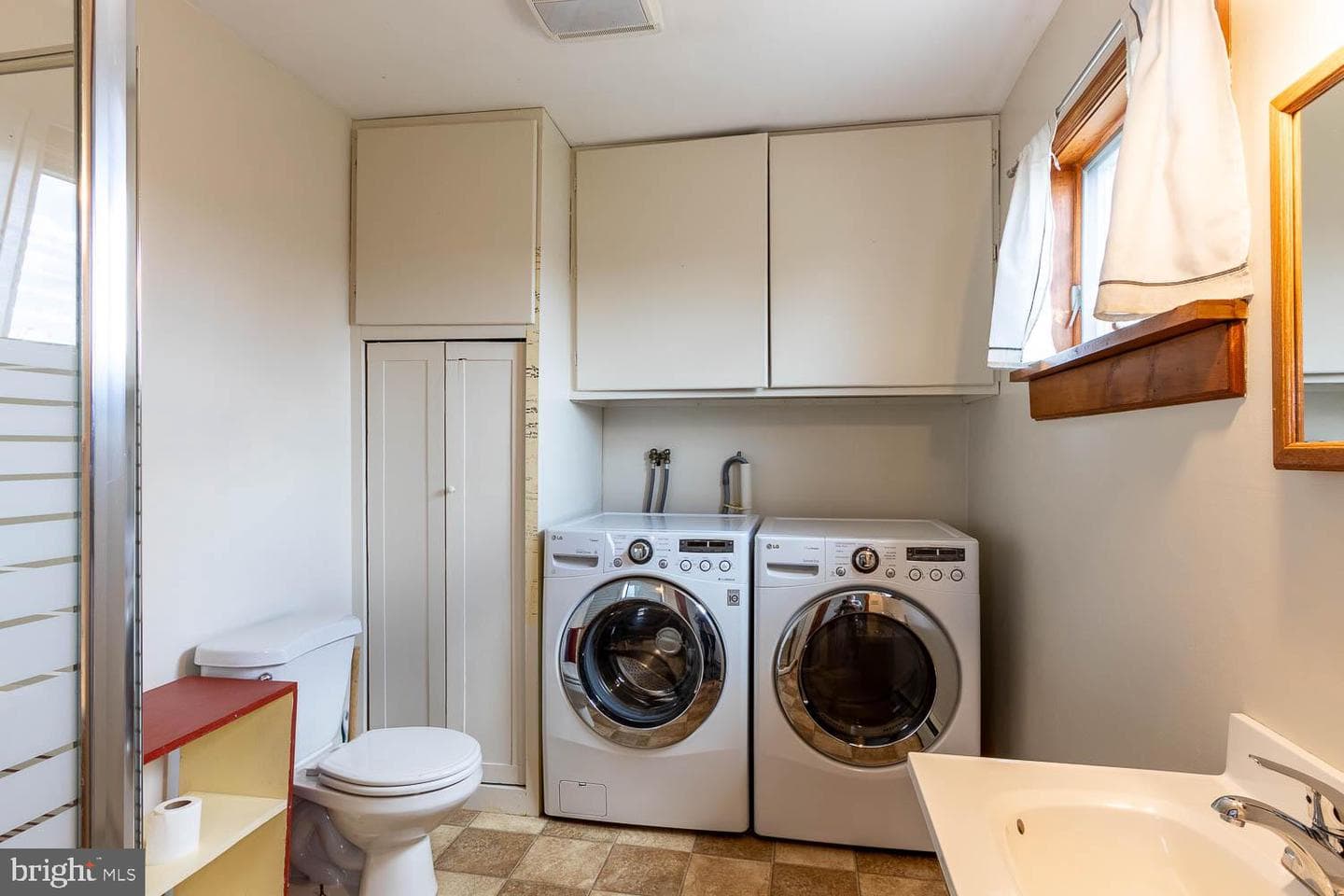 219 Elizabeth Street photo 12