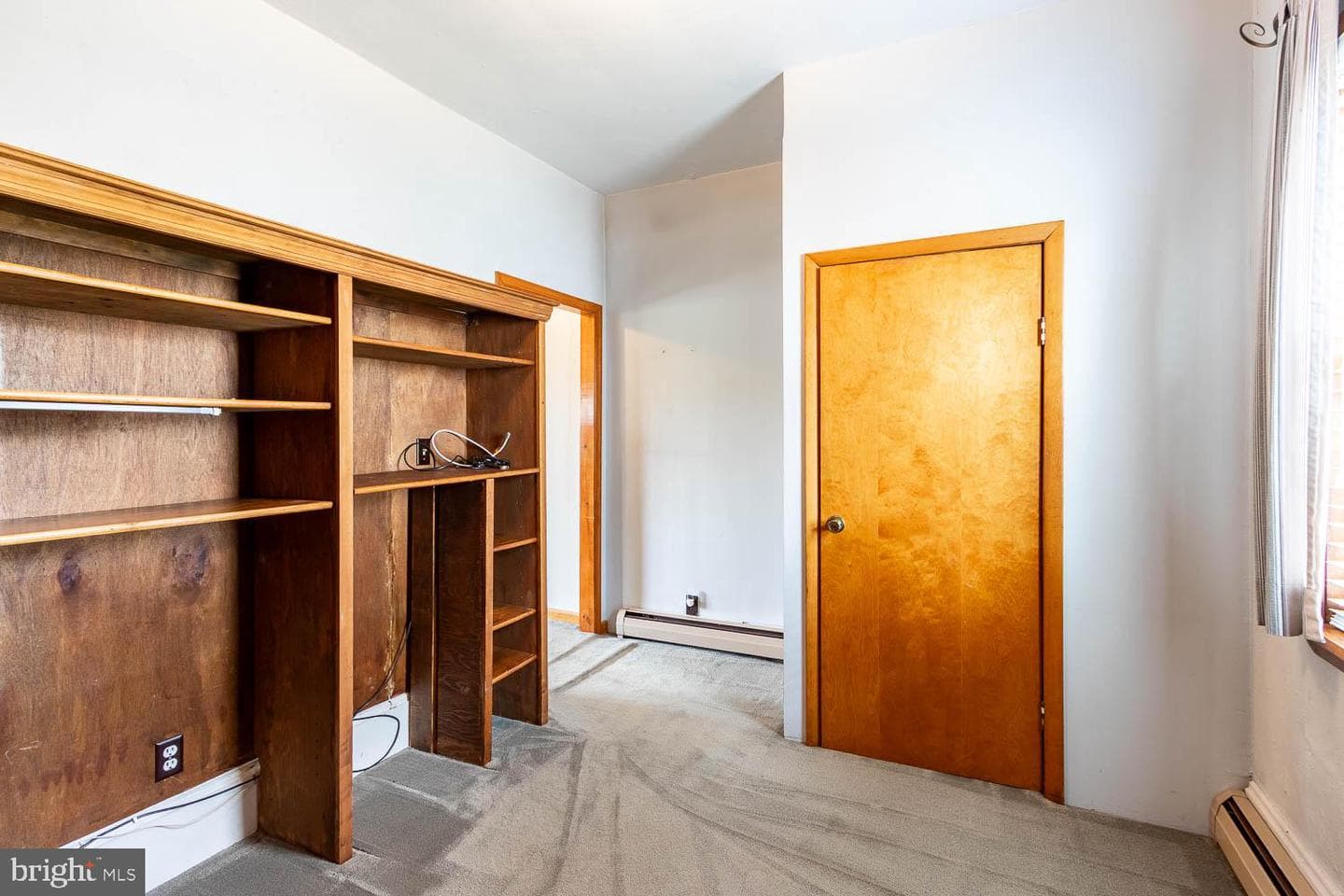 219 Elizabeth Street photo 17