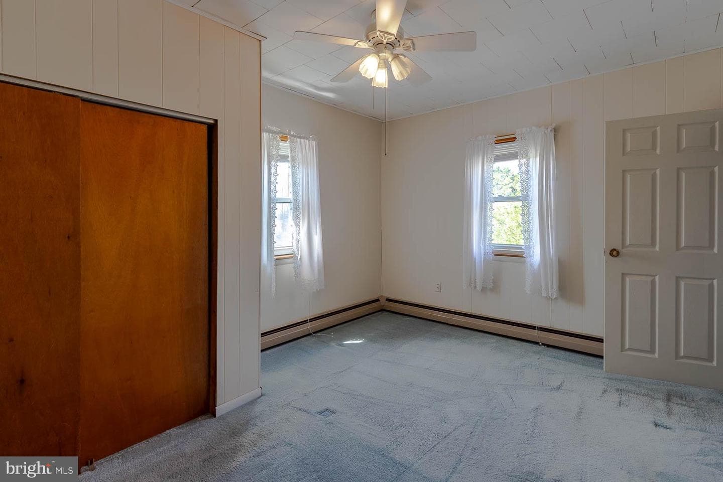 219 Elizabeth Street photo 26