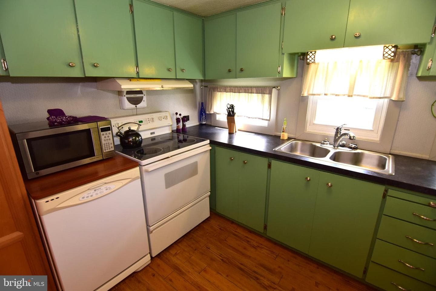 728 Laura Street photo 11