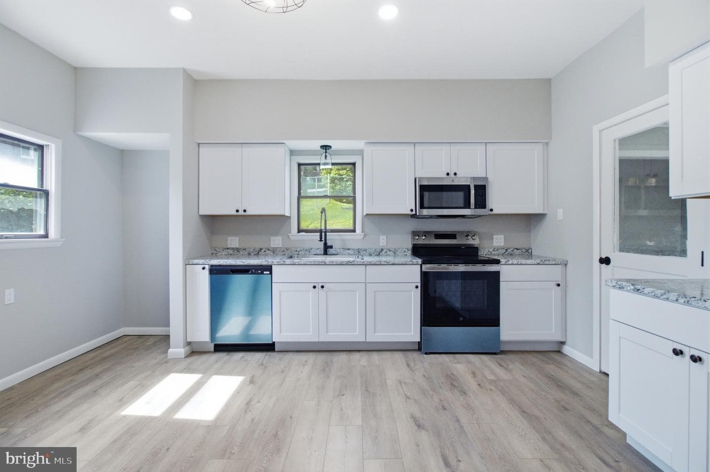 422 Hannah Street photo 4