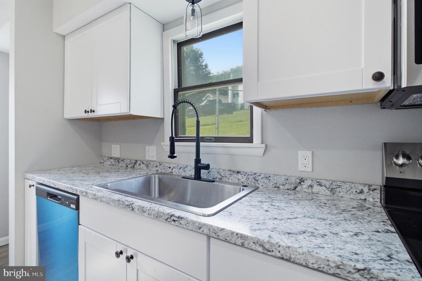 422 Hannah Street photo 7