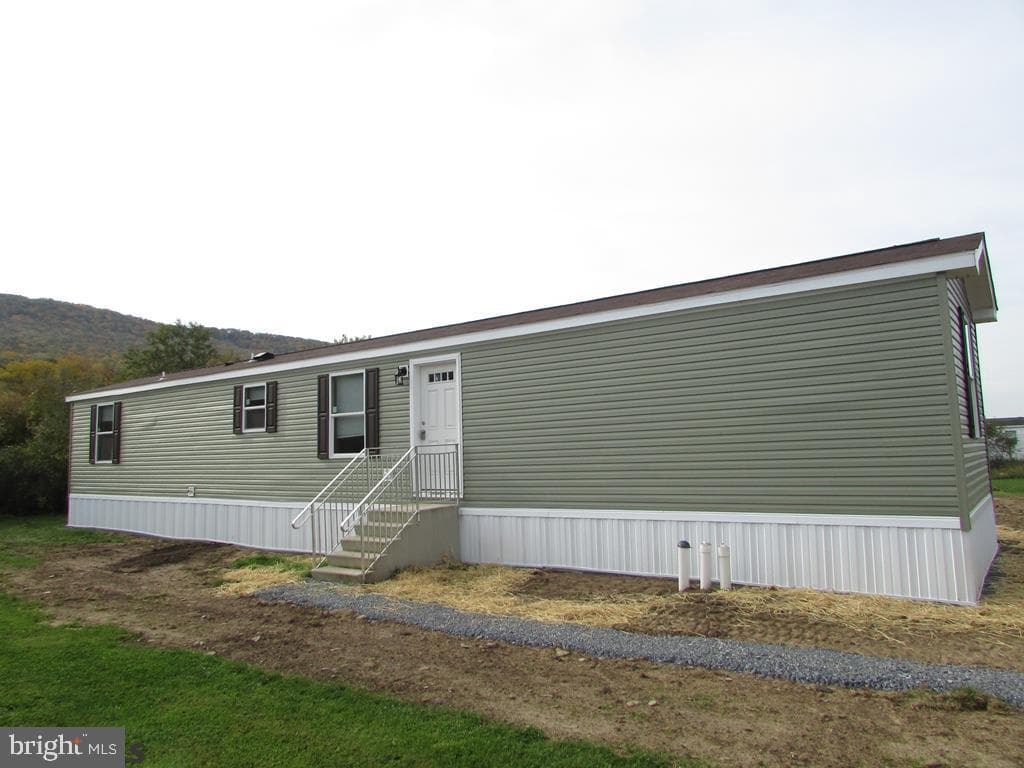 382 Hawk Lane photo 1