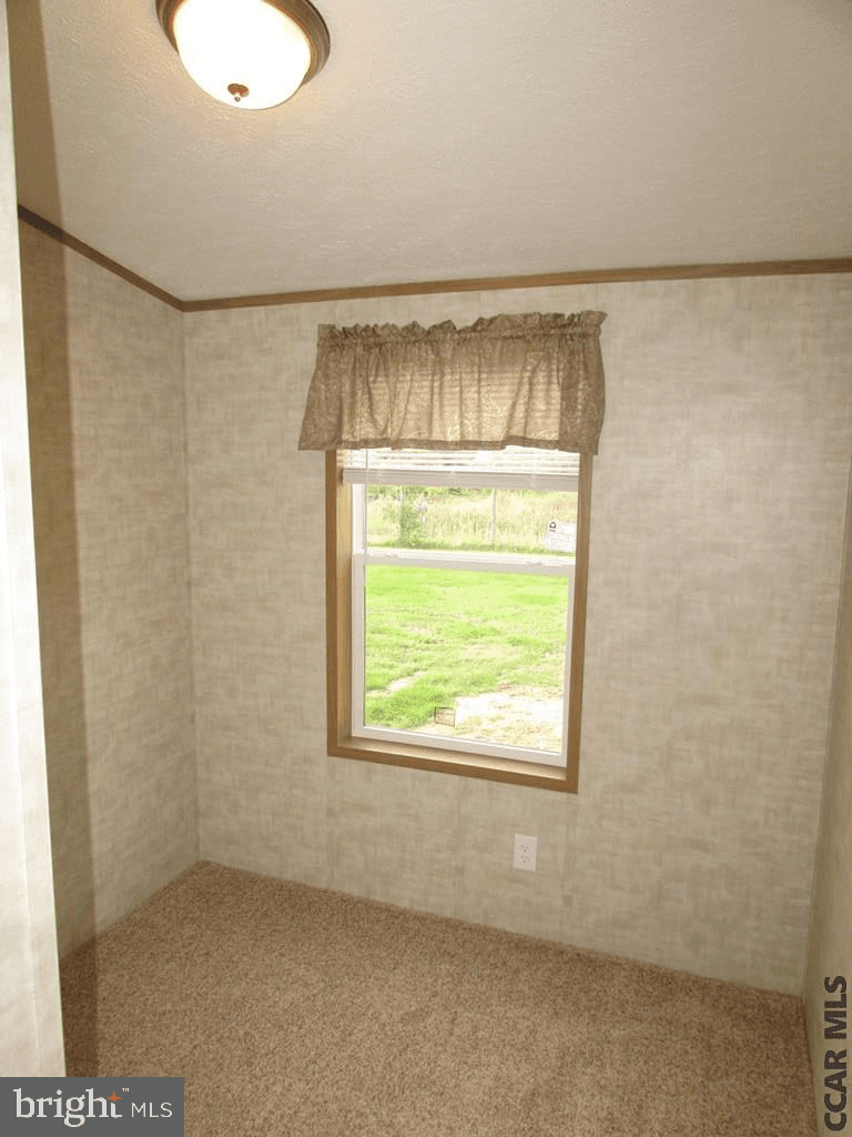 382 Hawk Lane photo 10