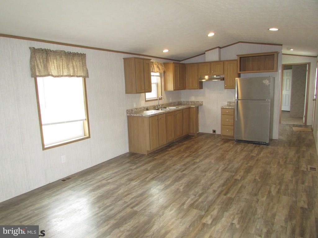 382 Hawk Lane photo 2