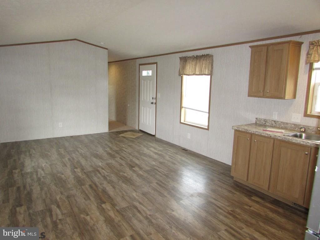 382 Hawk Lane photo 4