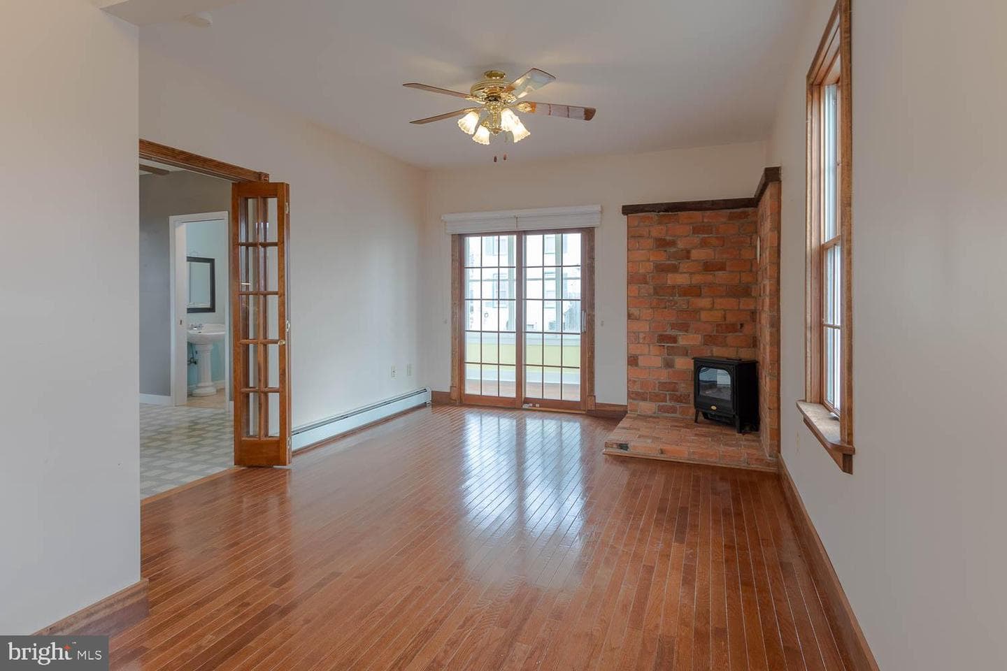 338 E Lamb Street photo 16