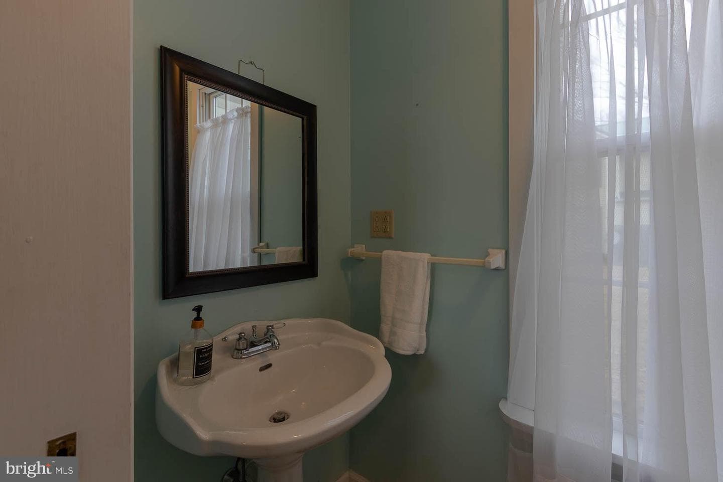 338 E Lamb Street photo 19