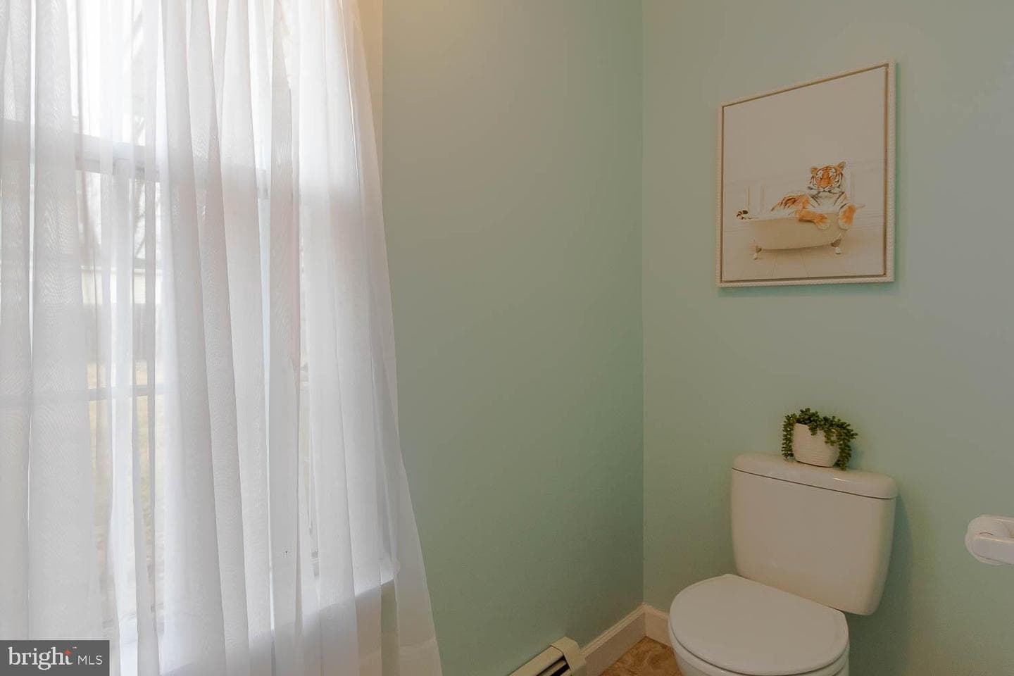 338 E Lamb Street photo 20
