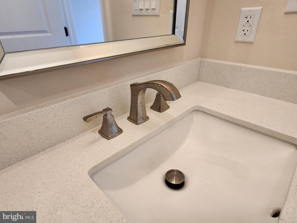 240 Banyan Drive photo 32